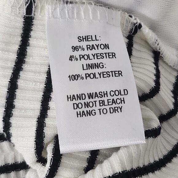 2/$30 Lulus Black and White Bodysuit Size S | Sleek Modern One-Piece - Picture 5 of 6